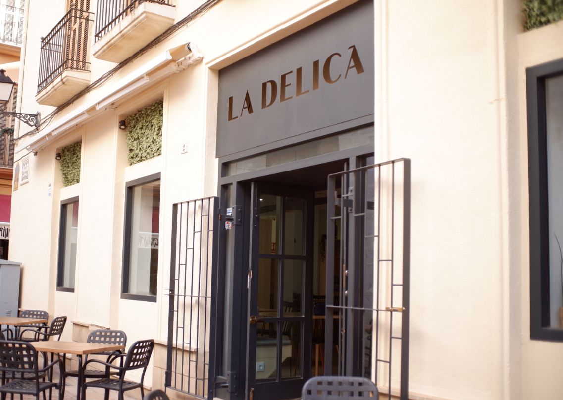 Fachada de La Delicà en Gandía